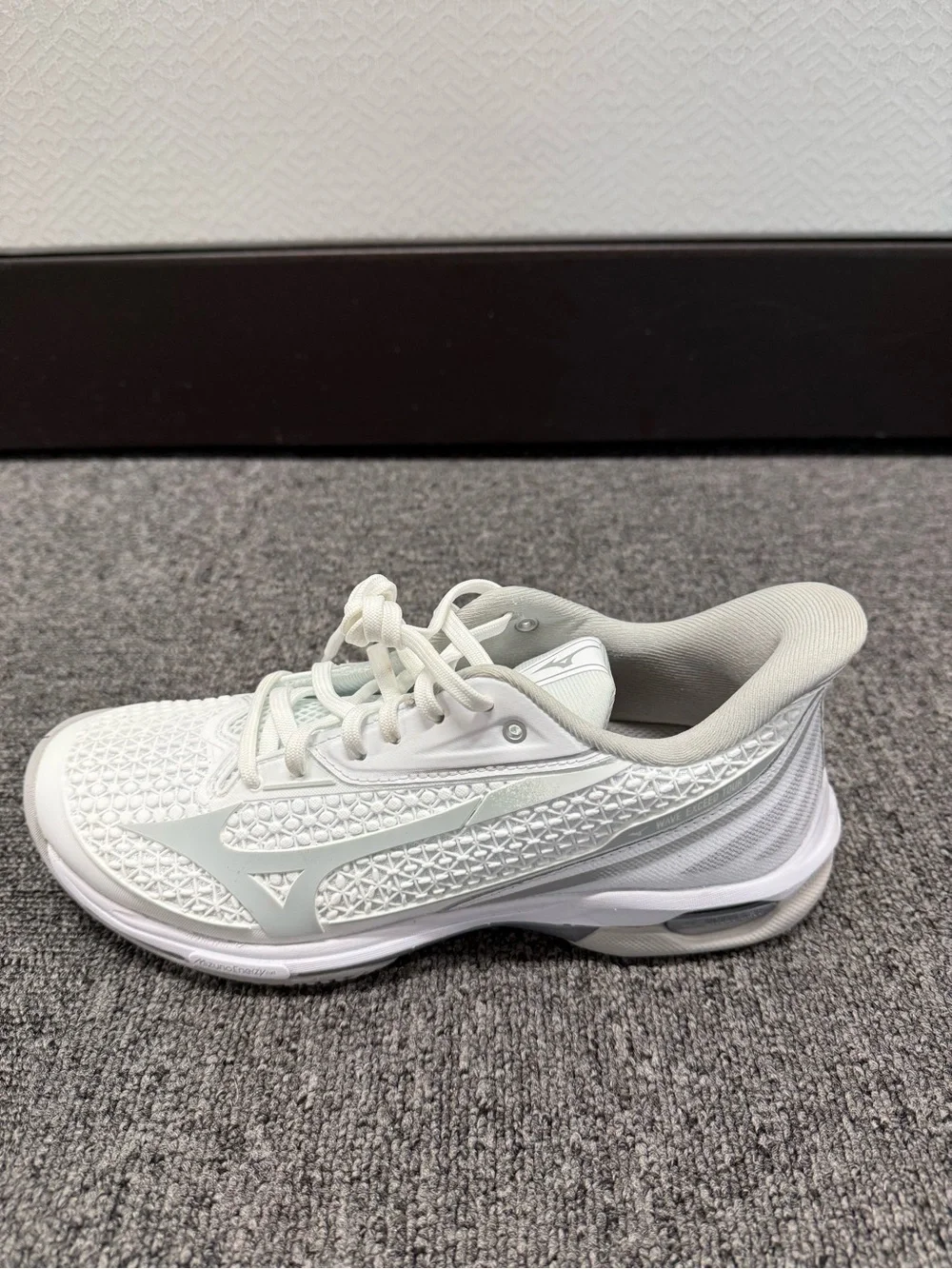 Mizuno lightweight court